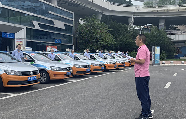 1594199364118135.png 空港出租開展愛心送考活動.png