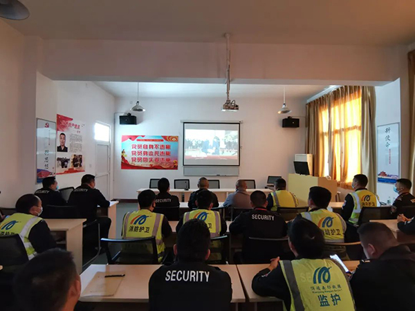 1666750807114305.jpg 綿陽機(jī)場(chǎng)黨員干部職工收聽收看黨的二十大開幕會(huì)2.jpg