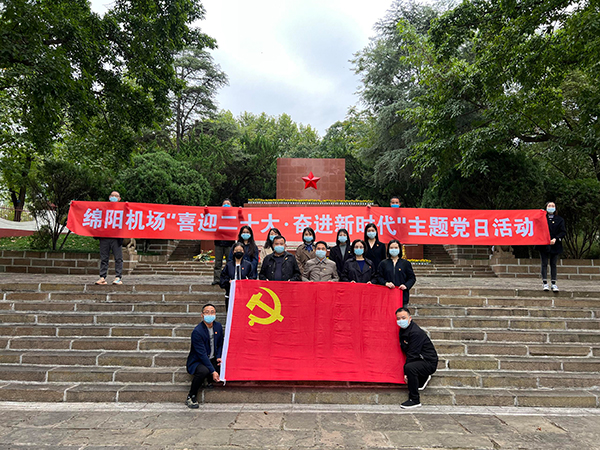 第一、第十三、第十七黨支部聯(lián)合開(kāi)展“喜迎二十大·奮進(jìn)新時(shí)代”主題黨日活動(dòng).jpg